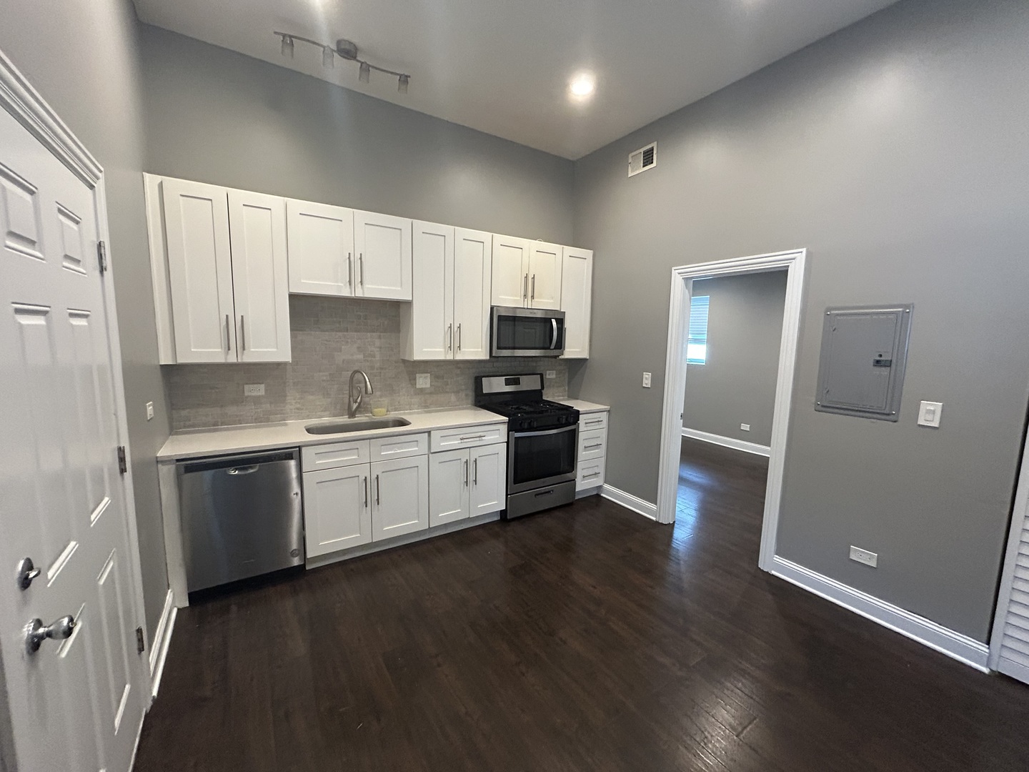 1301 S 51st Avenue Unit: 1F