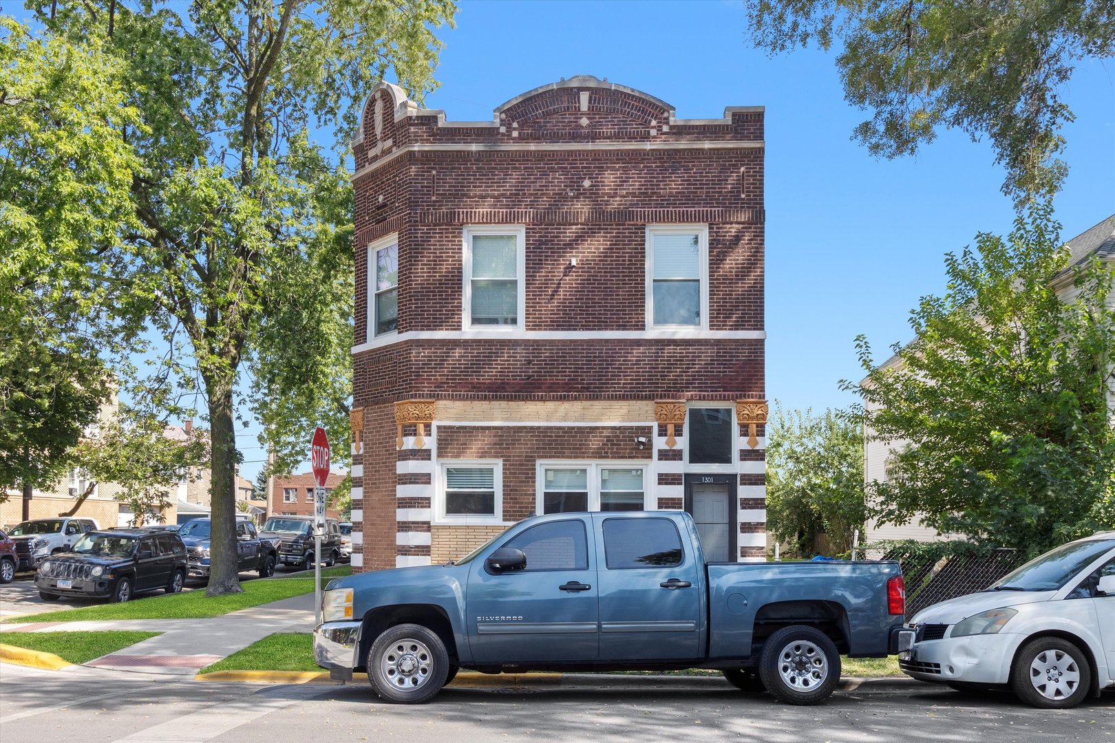 1301 S 51st Avenue Unit: 1F