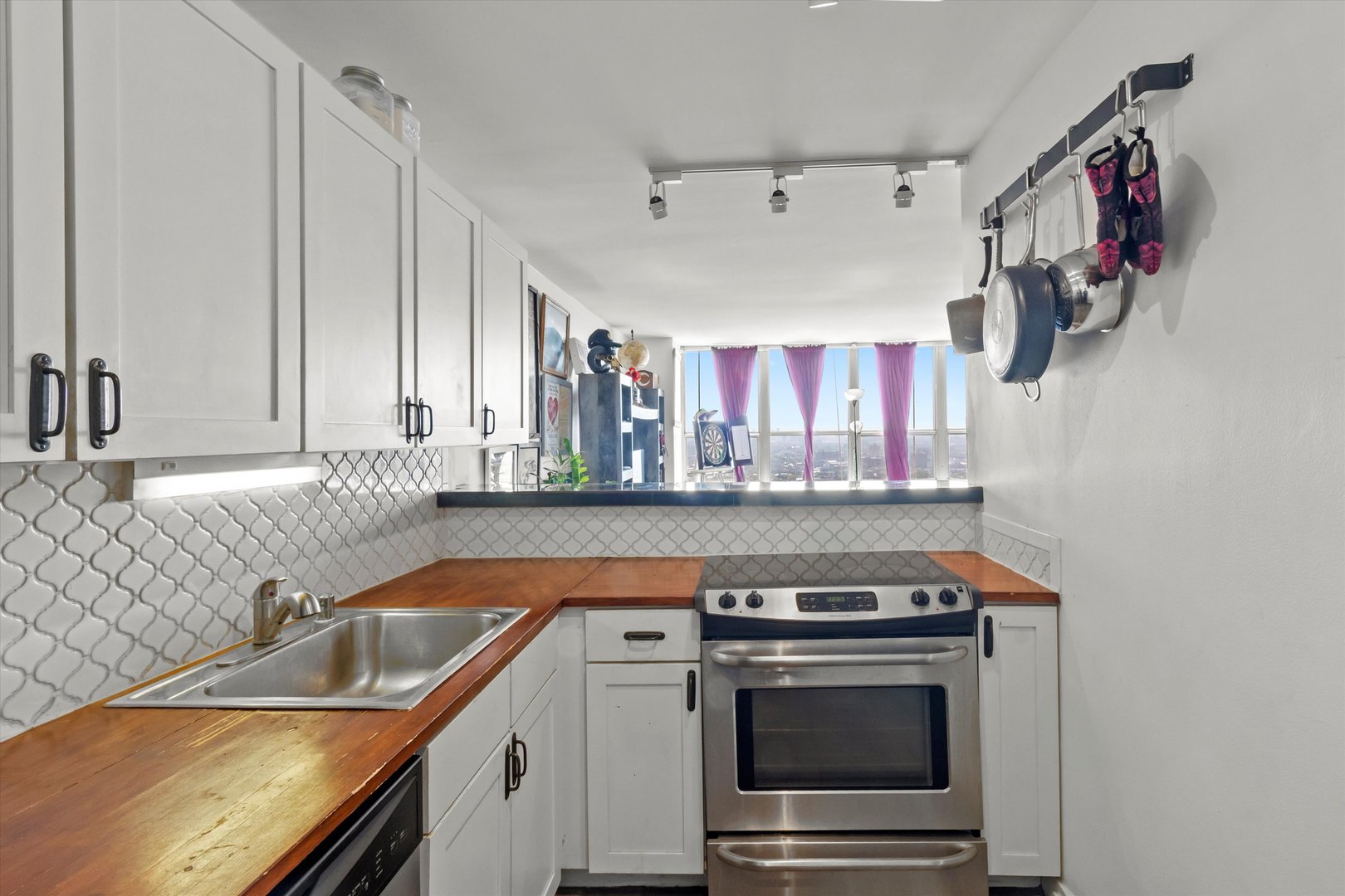 655 W Irving Park Road Unit: 3509
