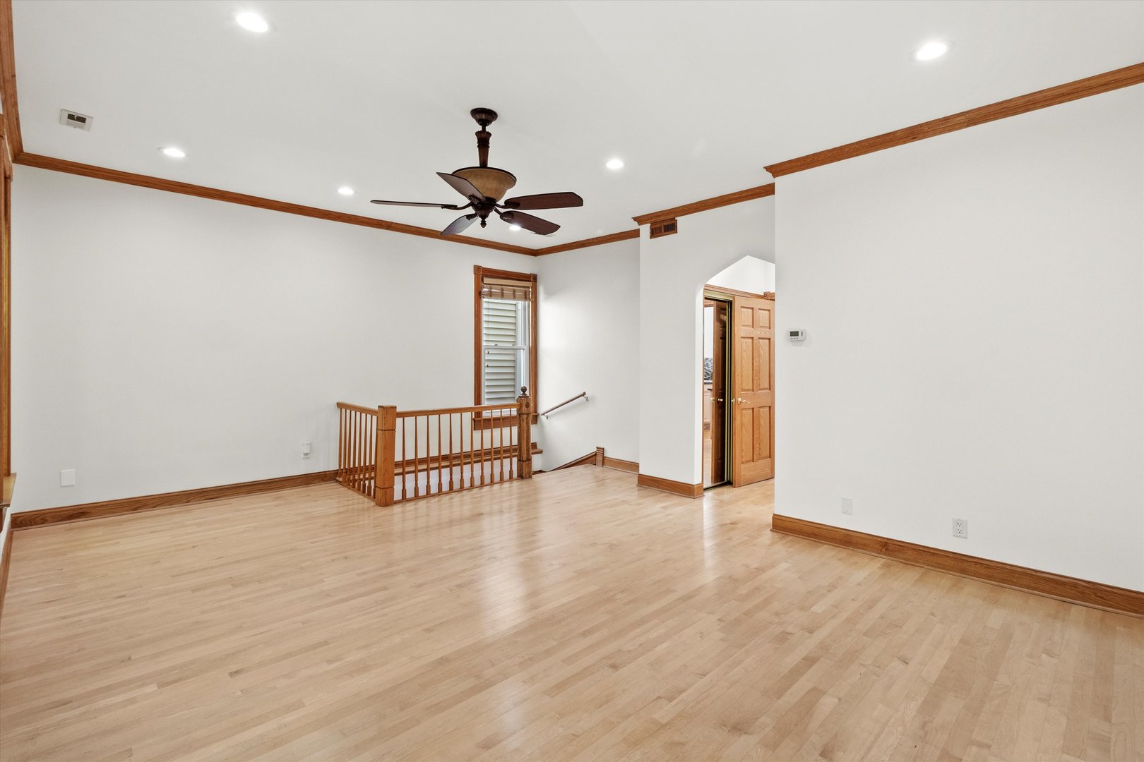 911 N Fairfield Avenue Unit: 2