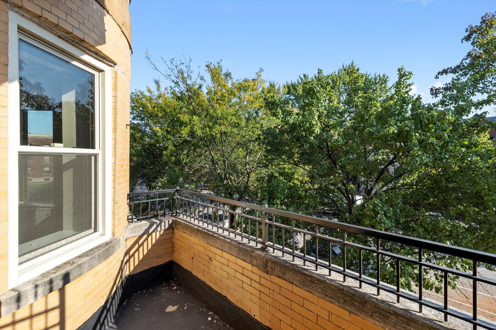 512 E Oakwood Boulevard Unit: 2
