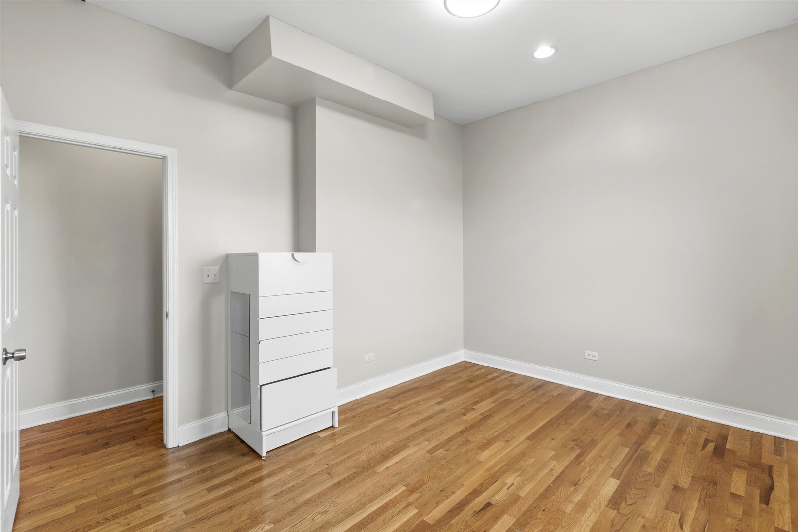 512 E Oakwood Boulevard Unit: 2