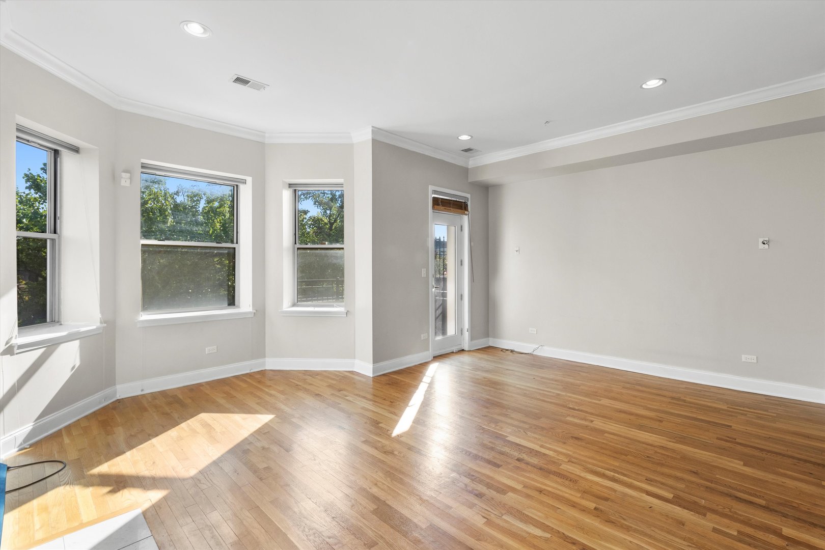 512 E Oakwood Boulevard Unit: 2