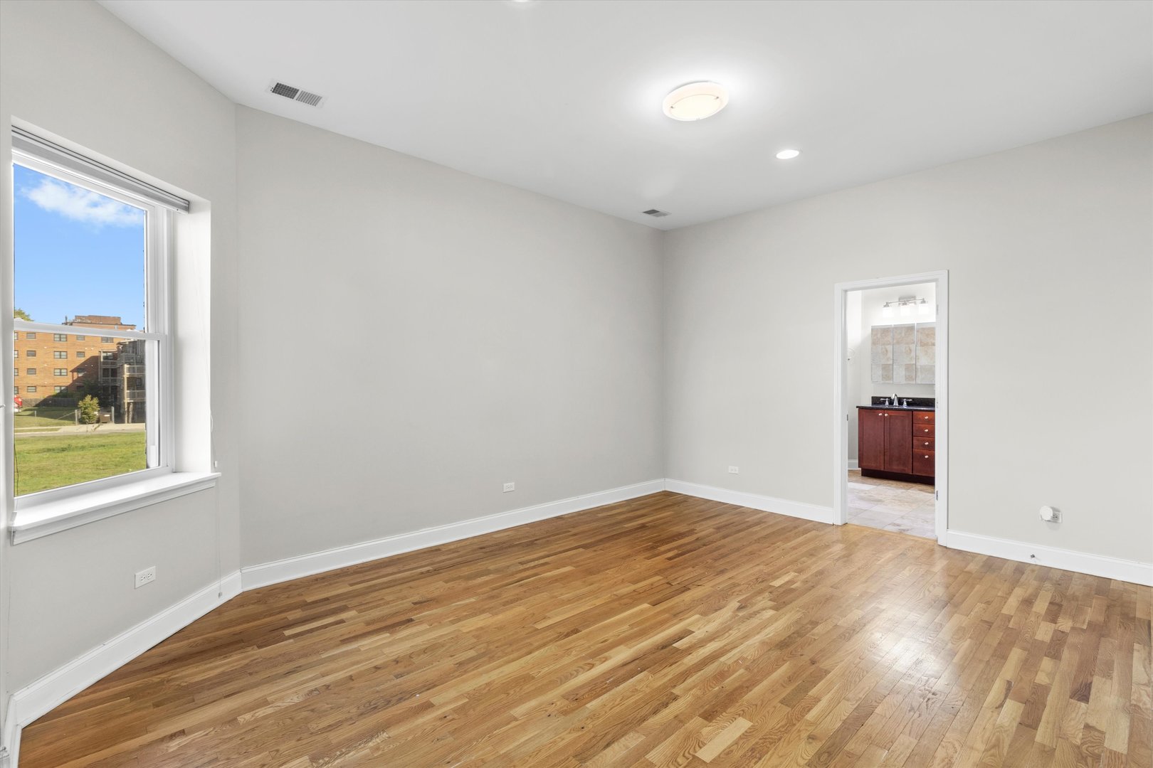 512 E Oakwood Boulevard Unit: 2