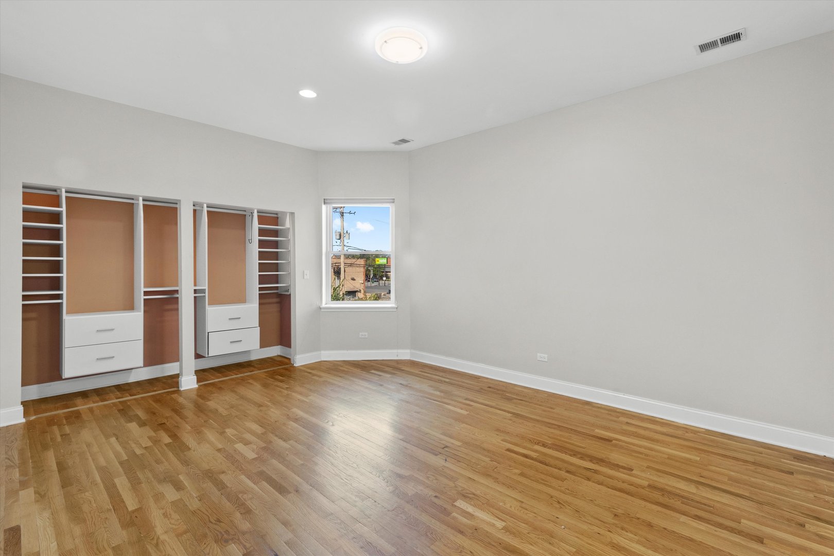 512 E Oakwood Boulevard Unit: 2