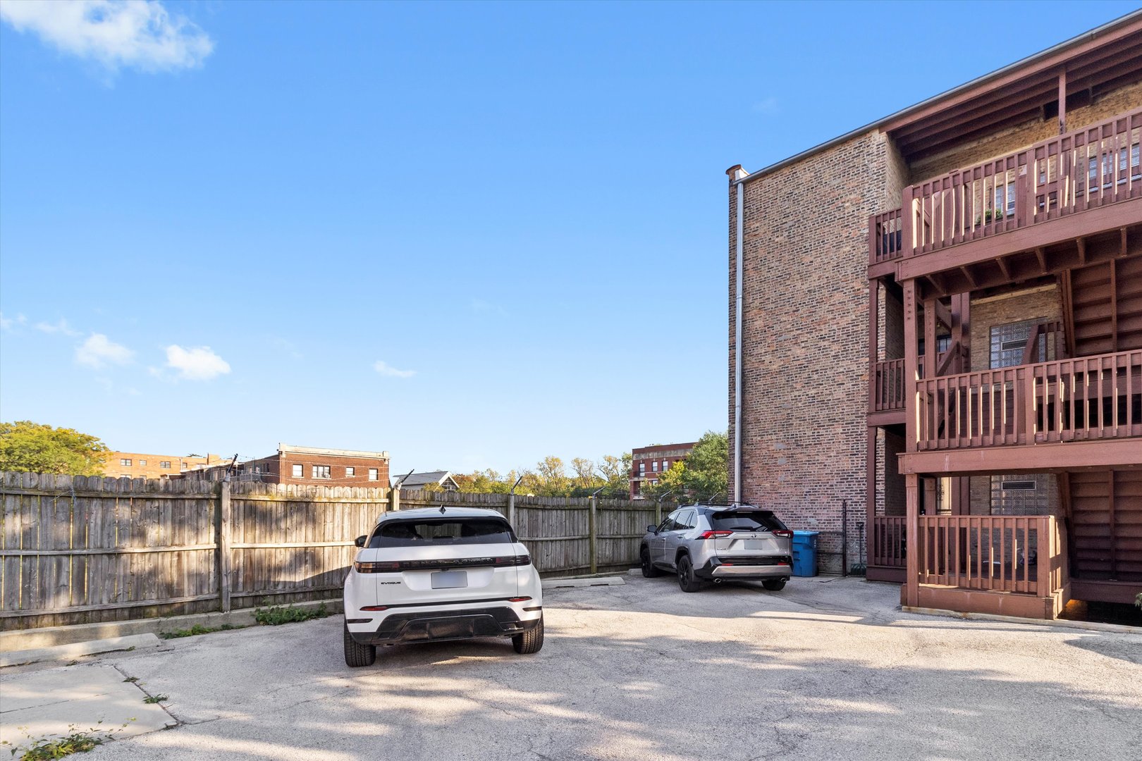 512 E Oakwood Boulevard Unit: 2