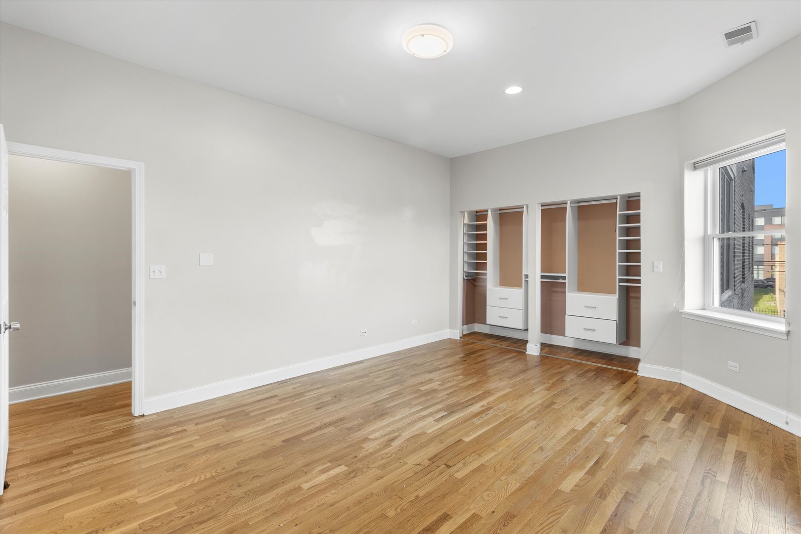 512 E Oakwood Boulevard Unit: 2