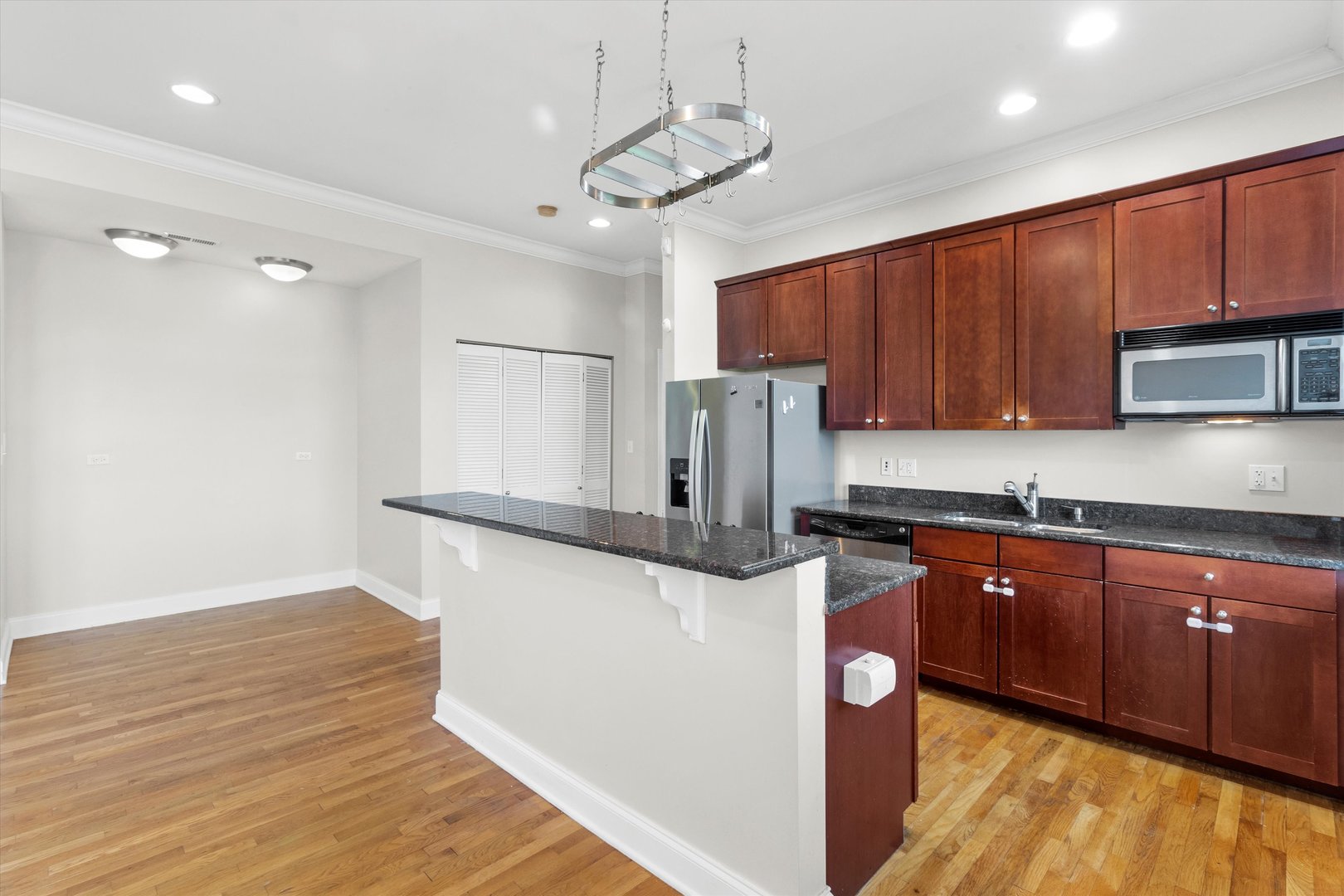 512 E Oakwood Boulevard Unit: 2