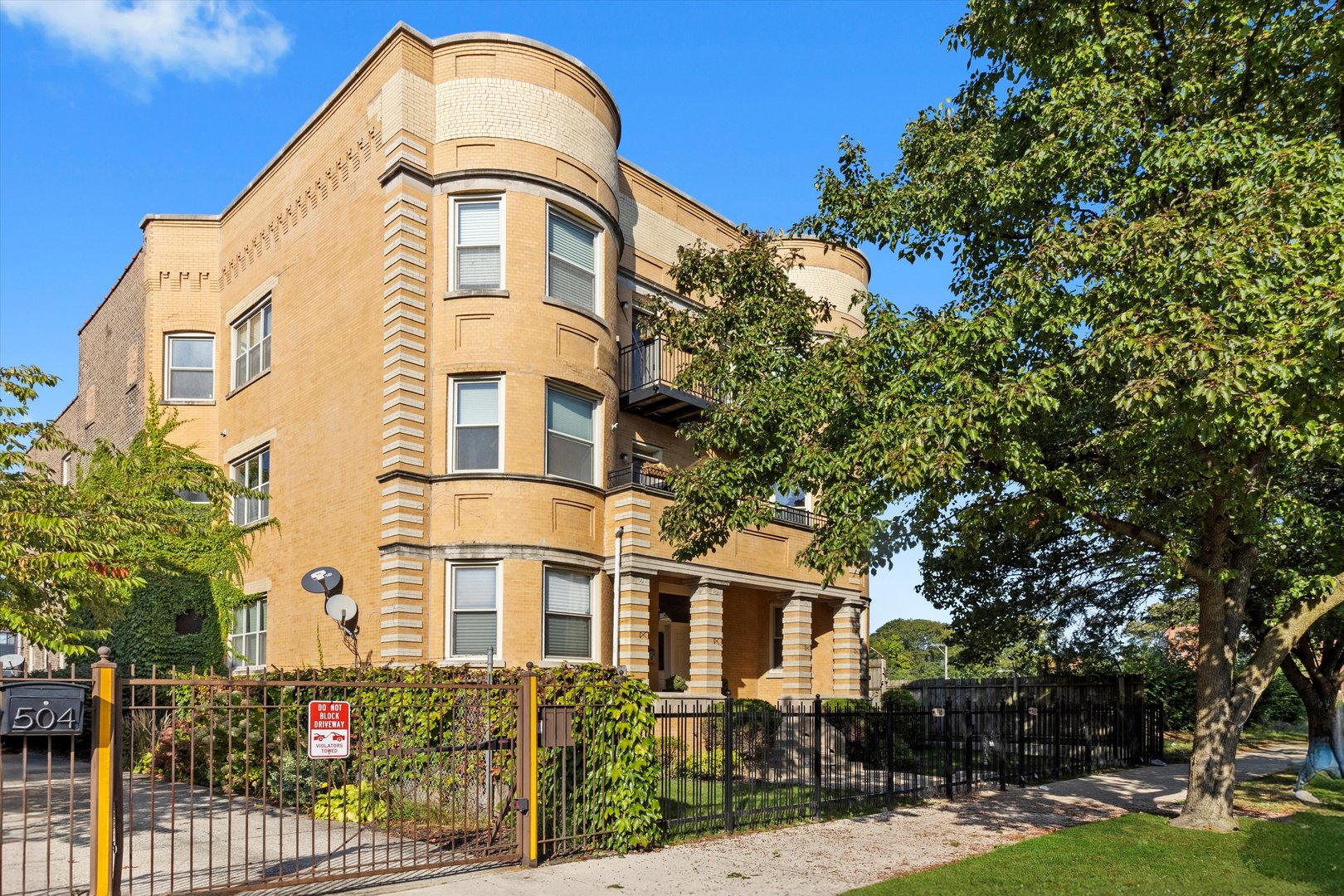 512 E Oakwood Boulevard Unit: 2