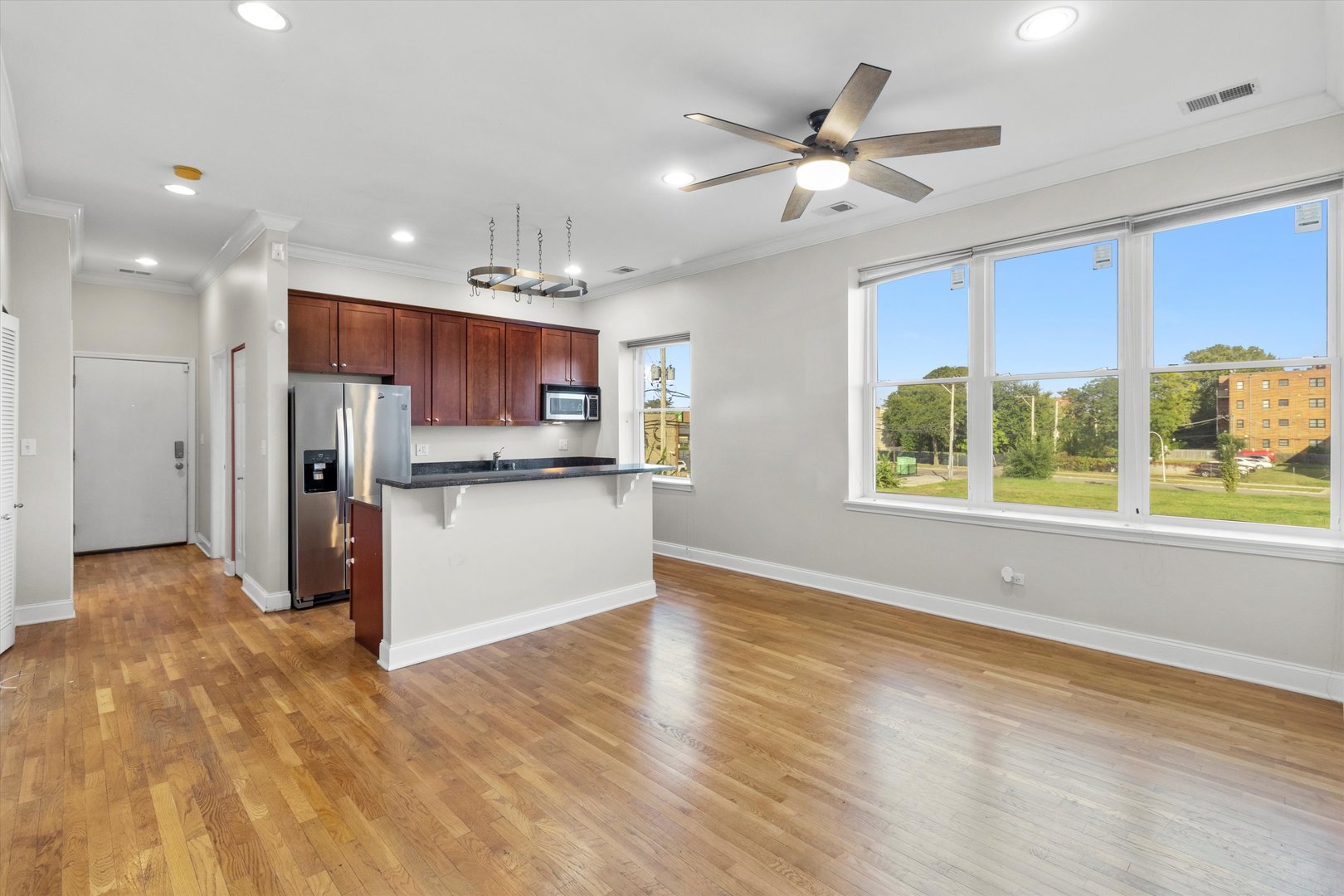 512 E Oakwood Boulevard Unit: 2