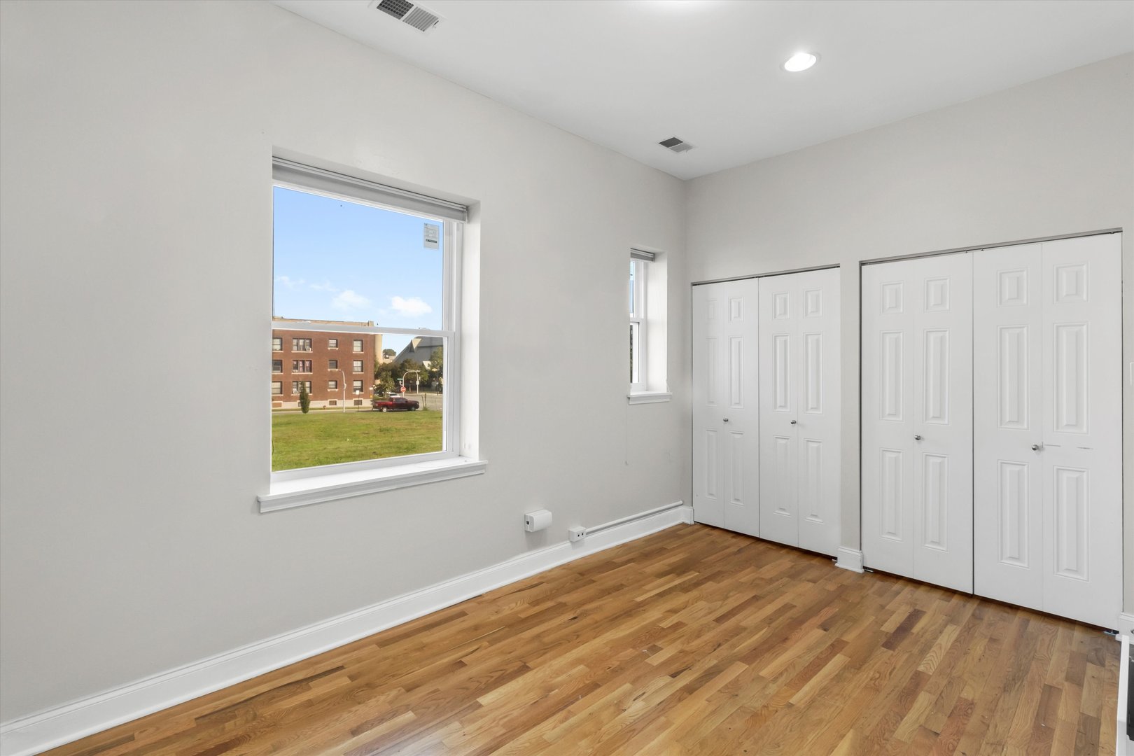 512 E Oakwood Boulevard Unit: 2
