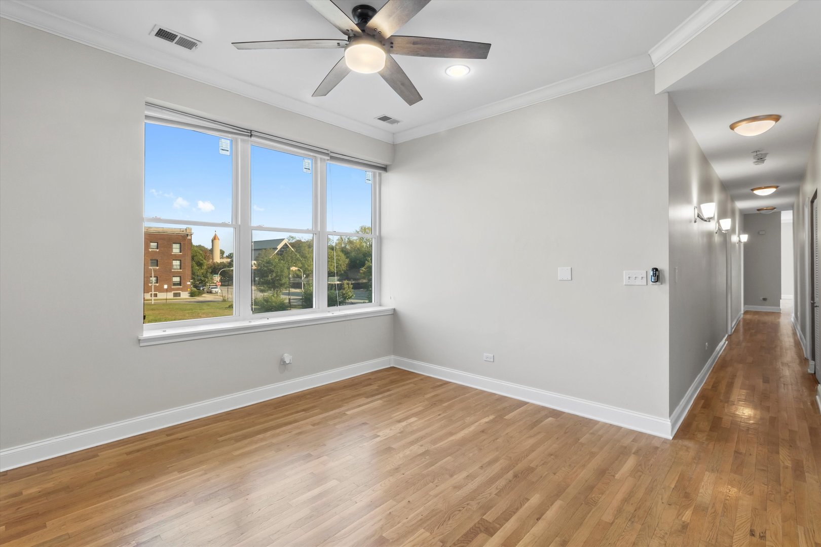 512 E Oakwood Boulevard Unit: 2