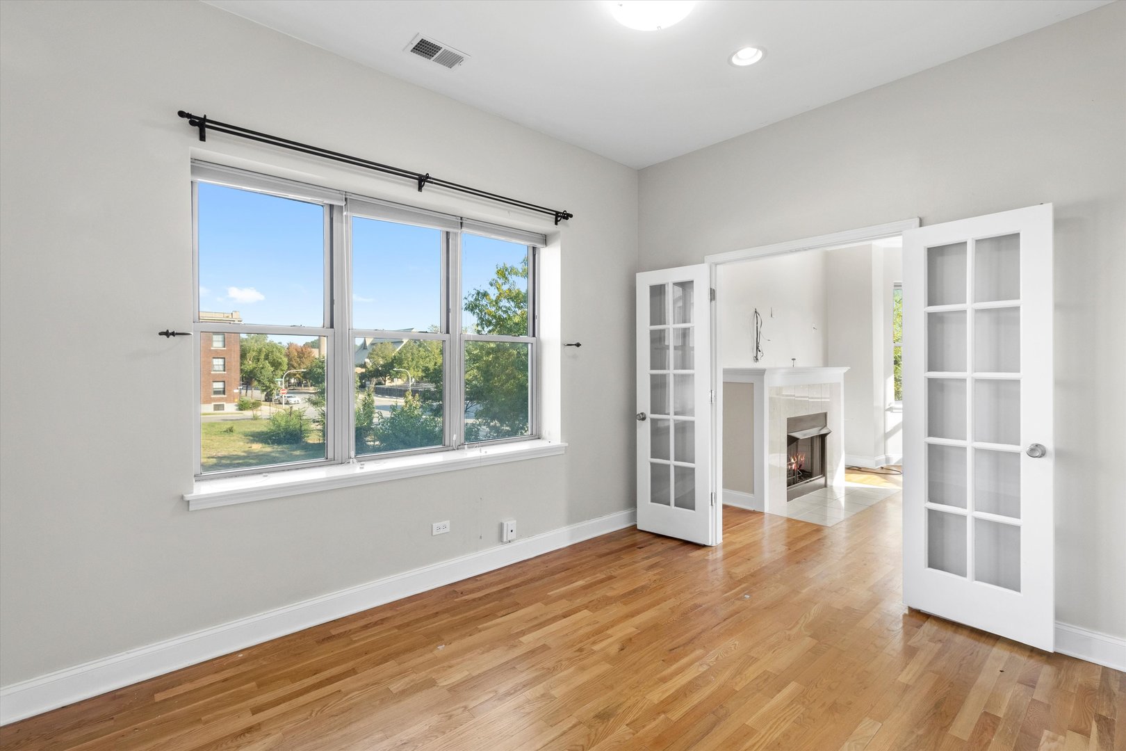 512 E Oakwood Boulevard Unit: 2