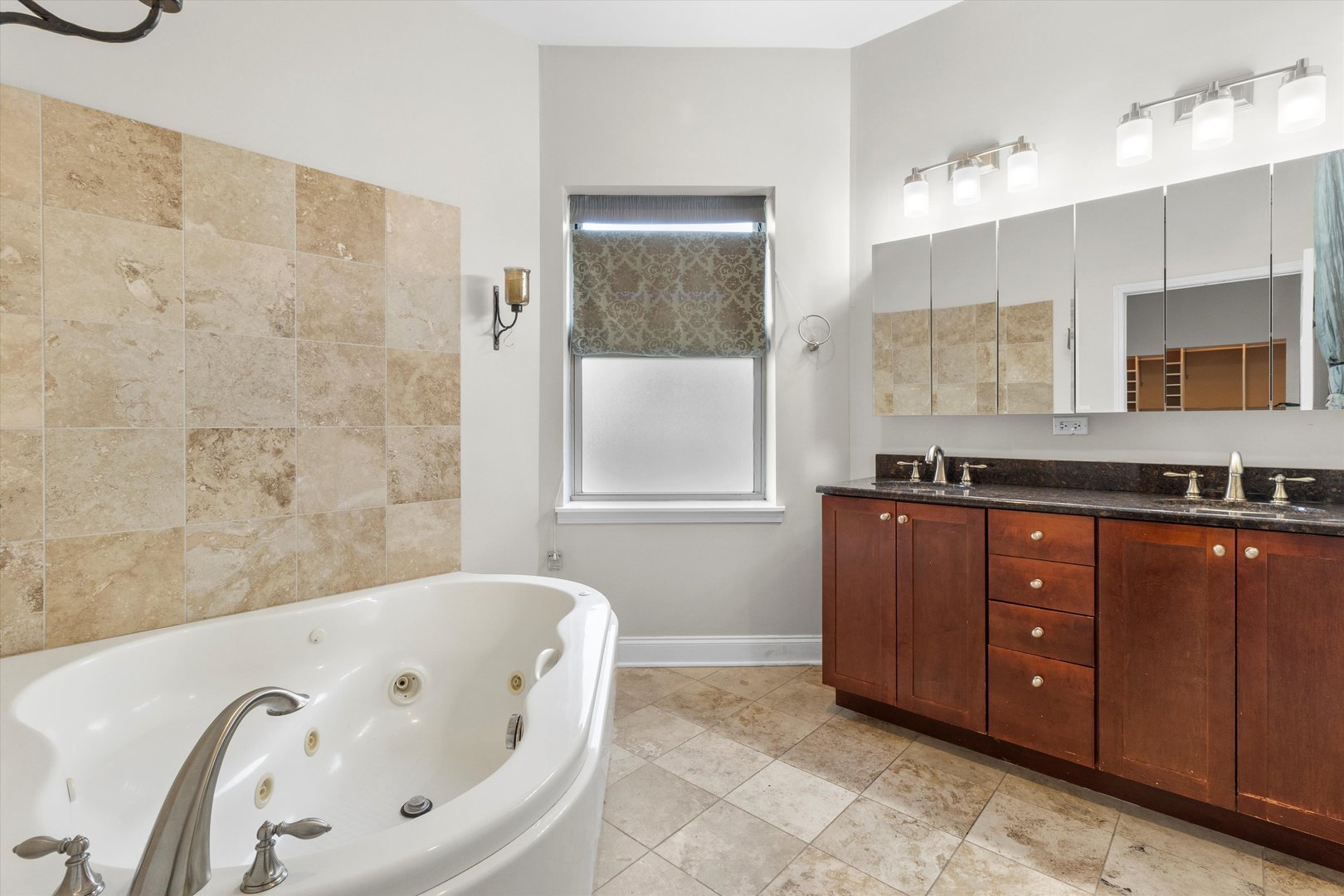 512 E Oakwood Boulevard Unit: 2