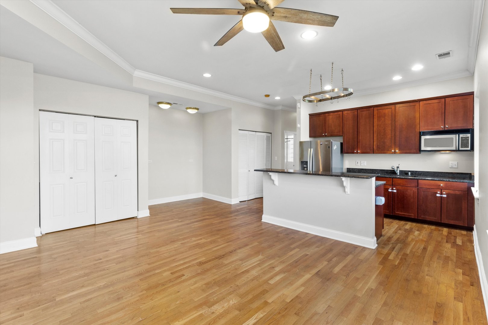 512 E Oakwood Boulevard Unit: 2