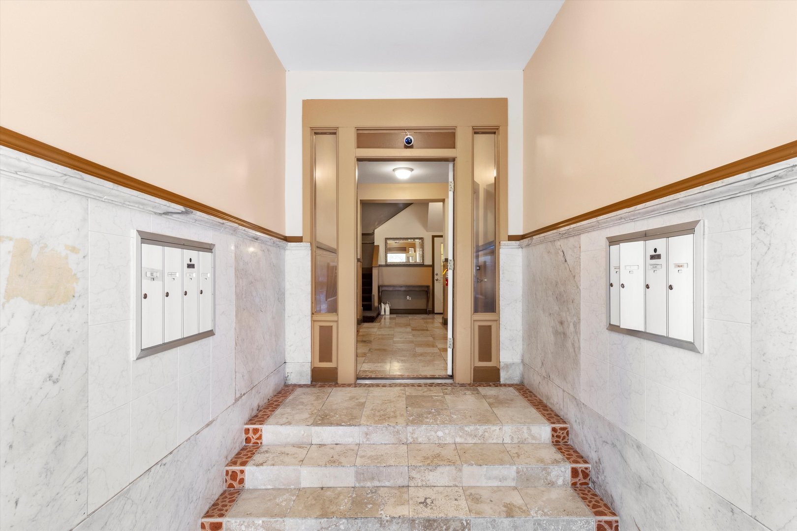 512 E Oakwood Boulevard Unit: 2