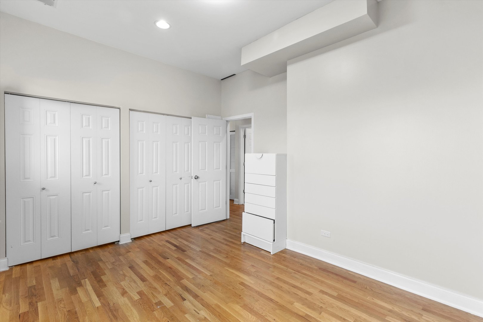 512 E Oakwood Boulevard Unit: 2