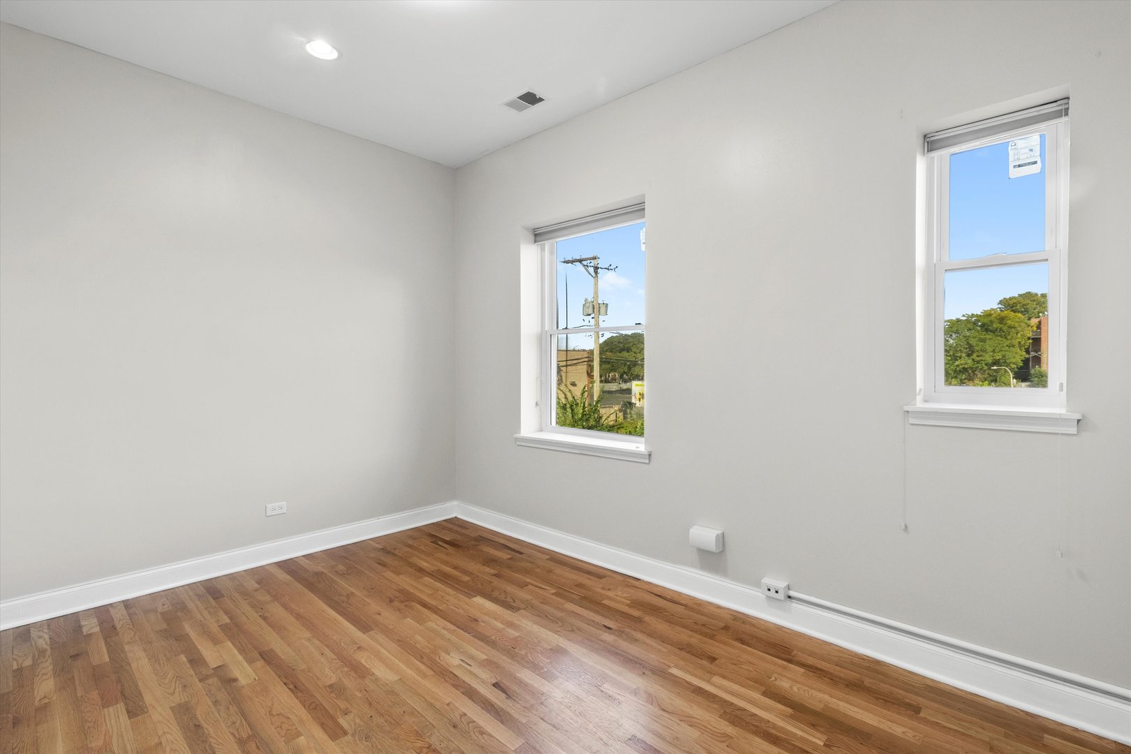 512 E Oakwood Boulevard Unit: 2