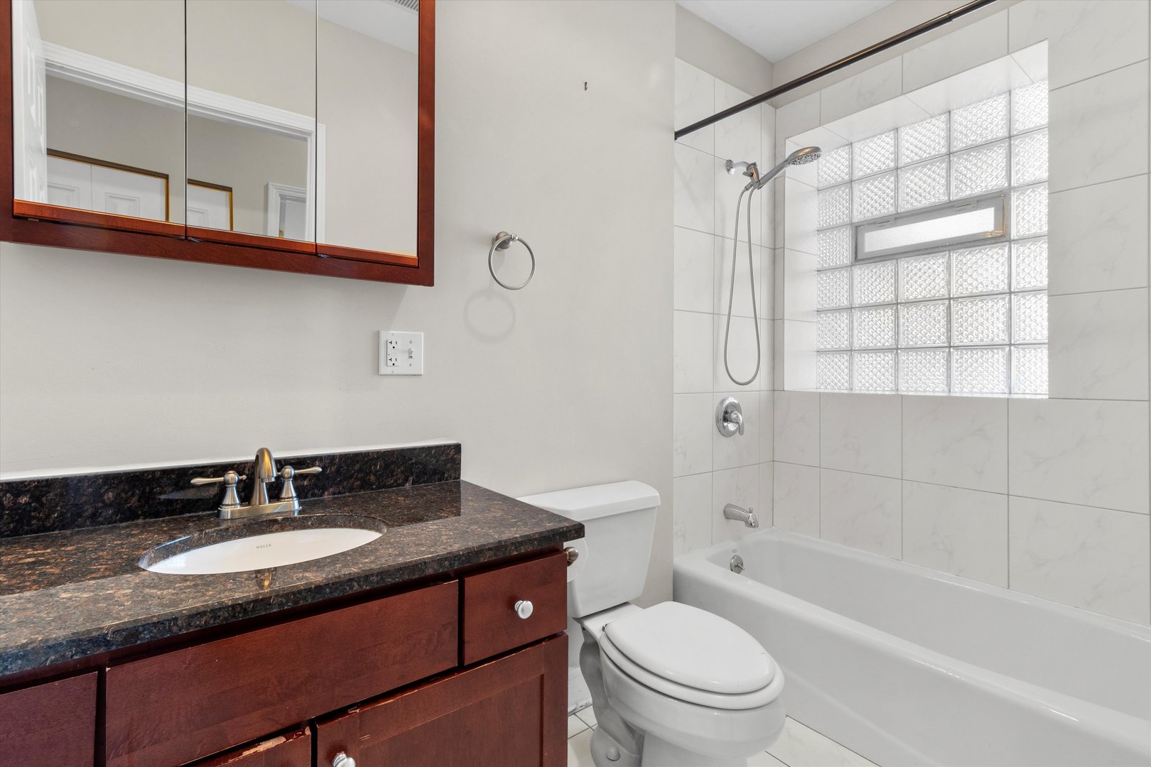 512 E Oakwood Boulevard Unit: 2