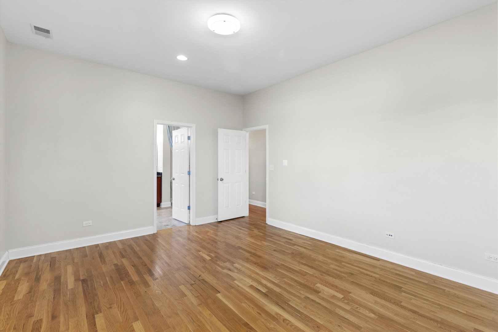 512 E Oakwood Boulevard Unit: 2