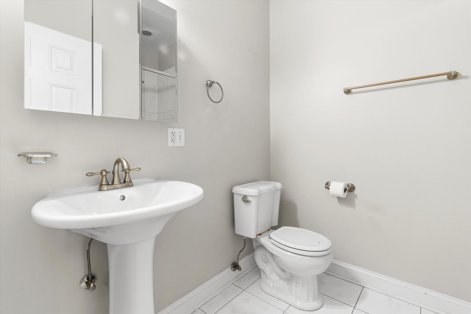 512 E Oakwood Boulevard Unit: 2