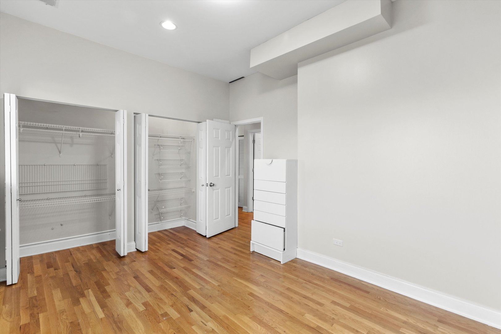 512 E Oakwood Boulevard Unit: 2