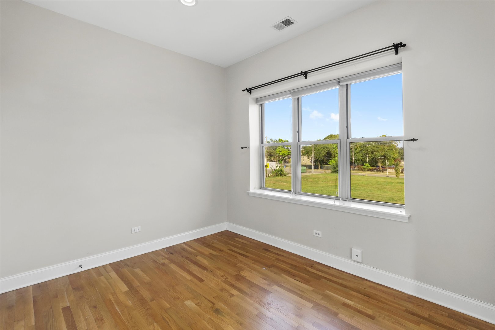 512 E Oakwood Boulevard Unit: 2