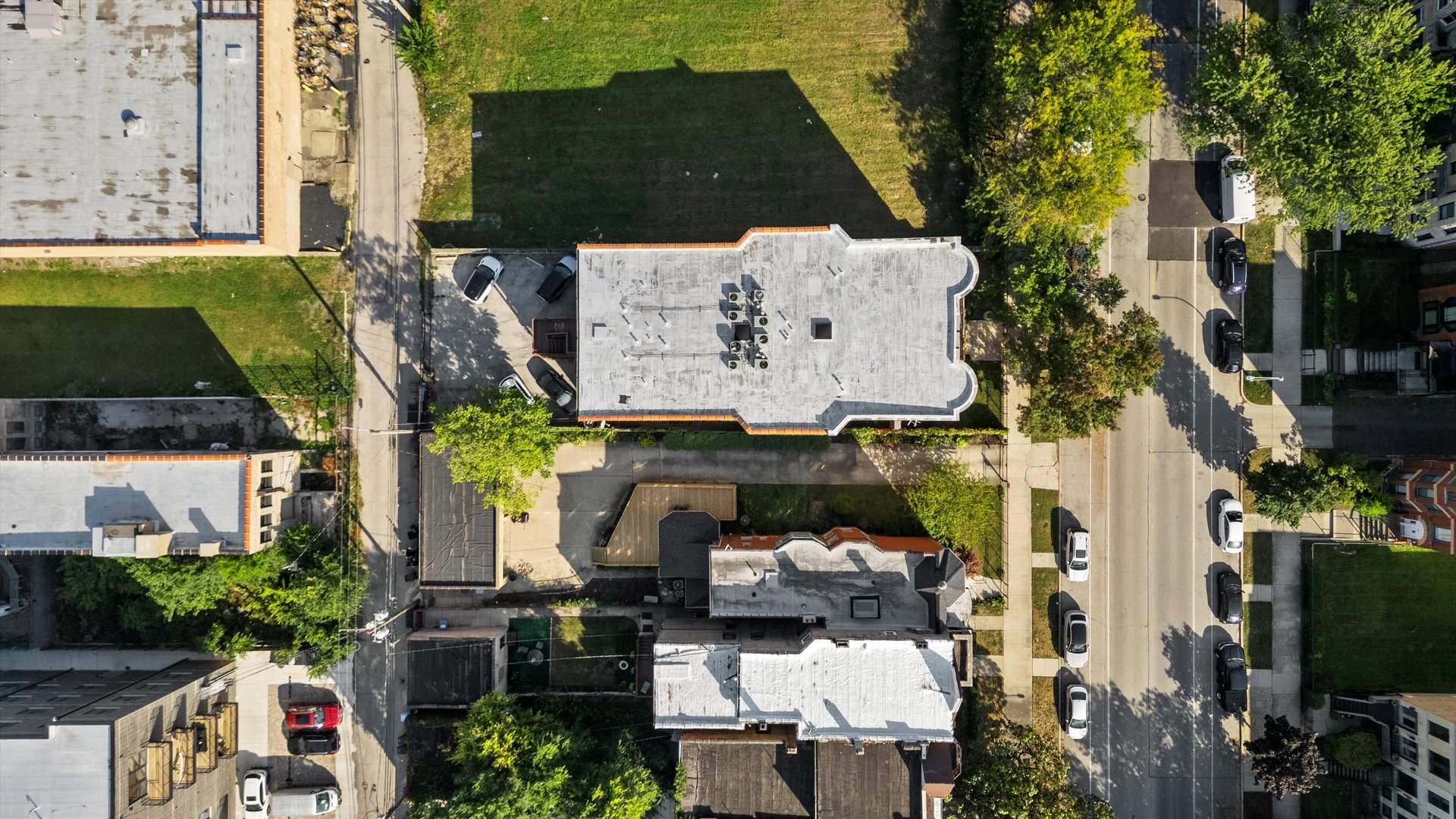 512 E Oakwood Boulevard Unit: 2