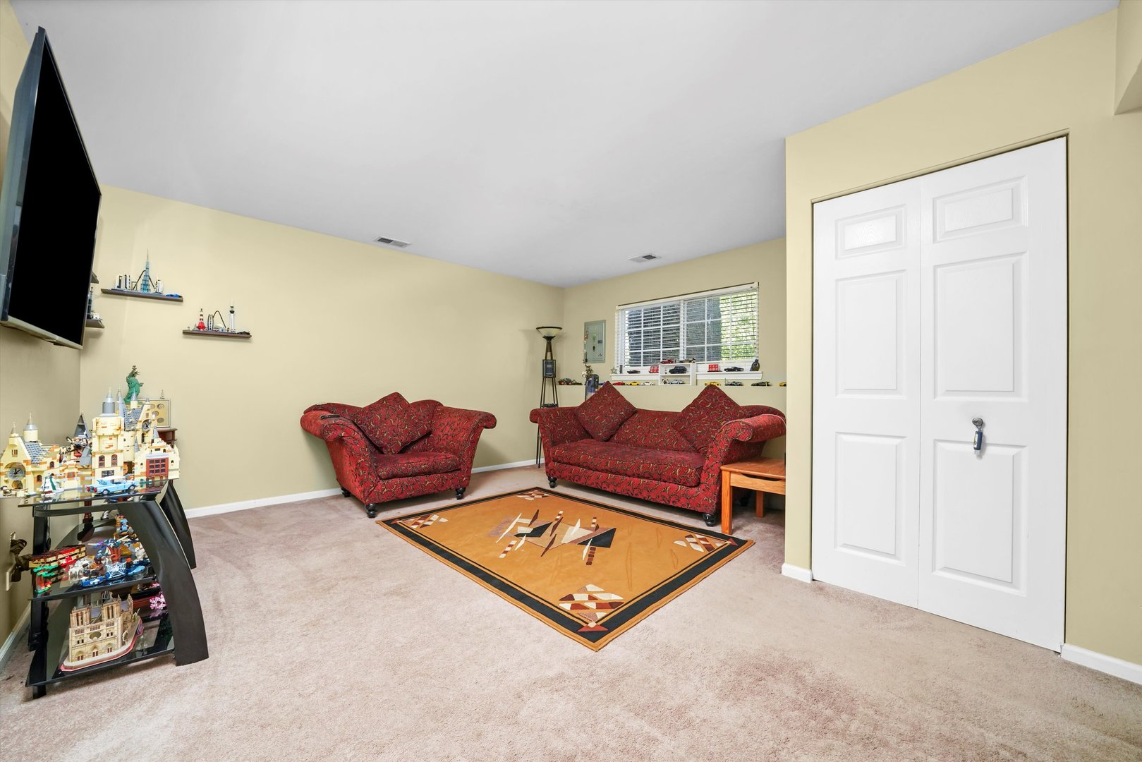 284 Holiday Lane