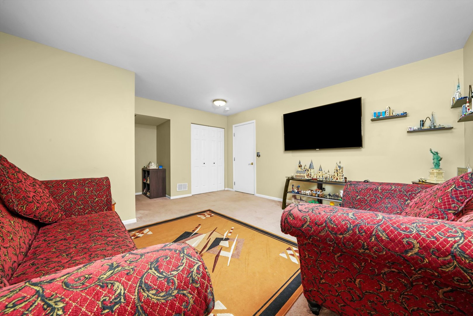 284 Holiday Lane
