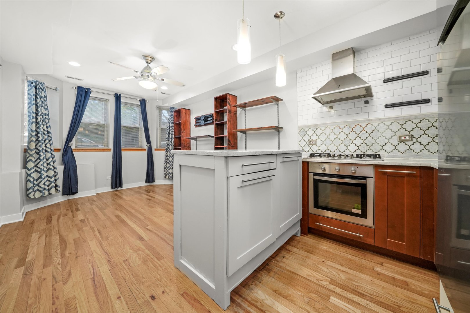 3918 N KEDVALE Avenue Unit: GS