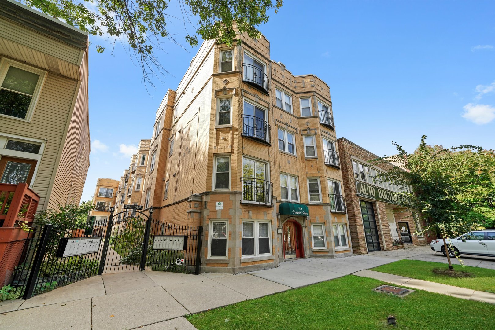 3918 N KEDVALE Avenue Unit: GS