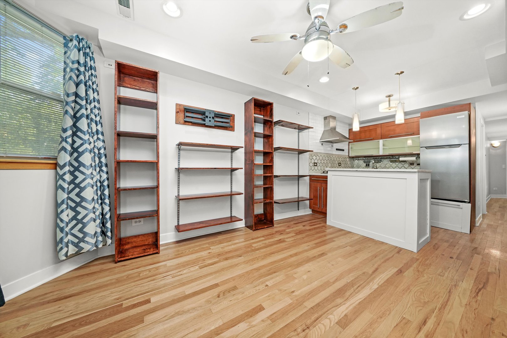 3918 N KEDVALE Avenue Unit: GS