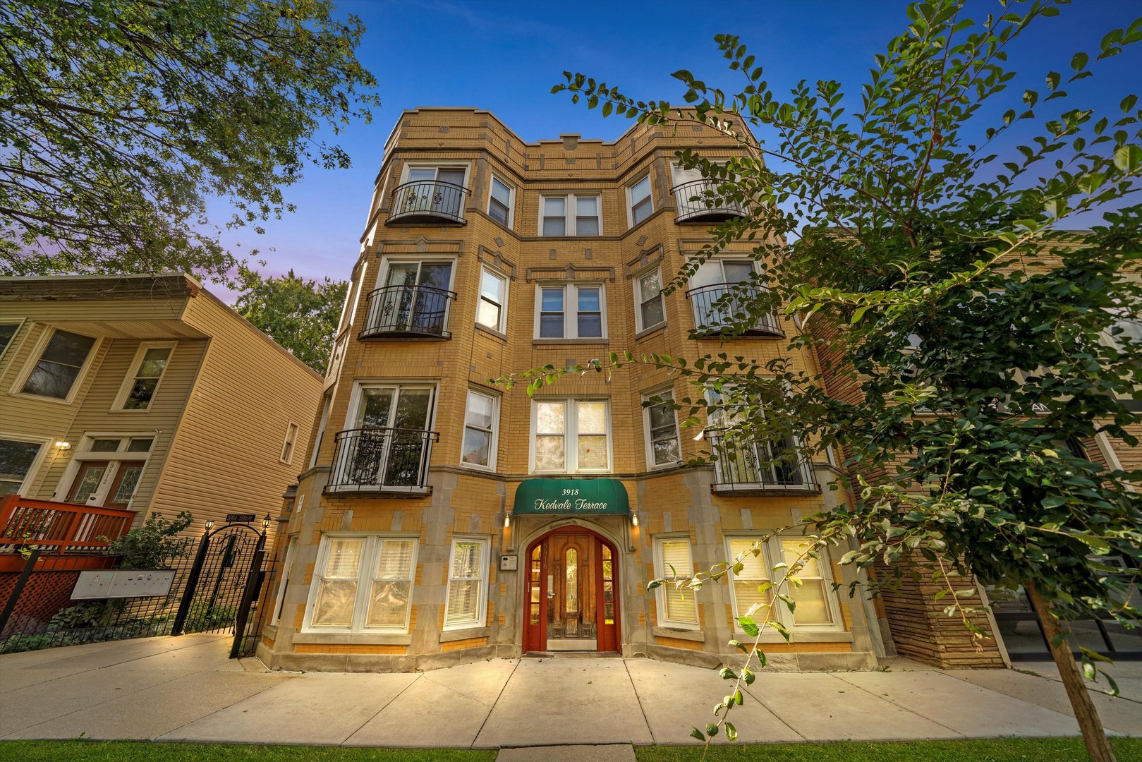 3918 N KEDVALE Avenue Unit: GS