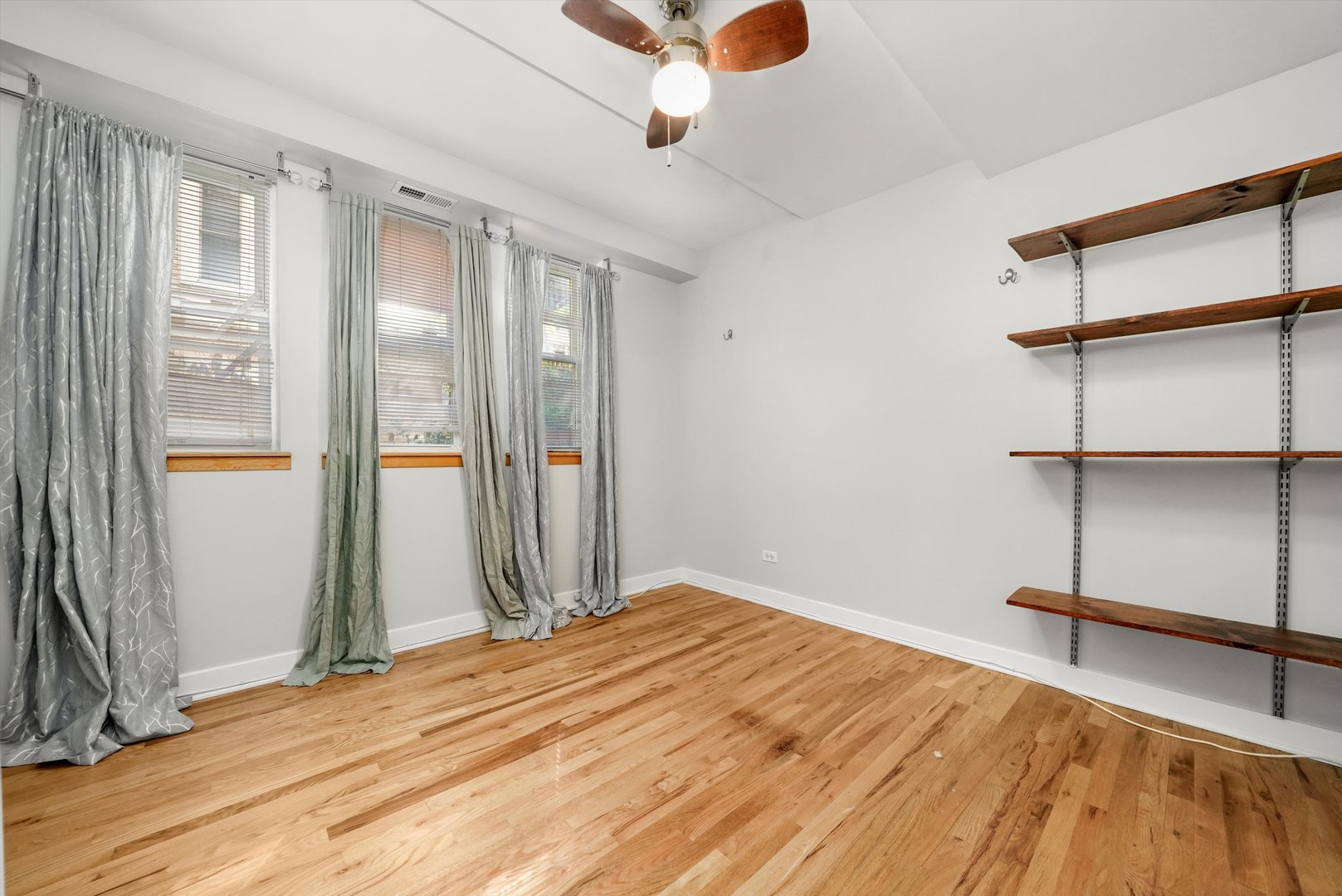 3918 N KEDVALE Avenue Unit: GS