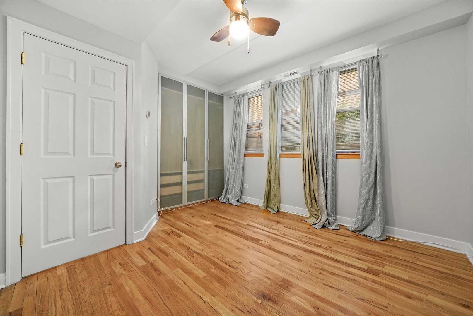 3918 N KEDVALE Avenue Unit: GS