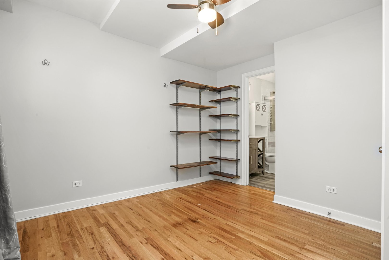 3918 N KEDVALE Avenue Unit: GS