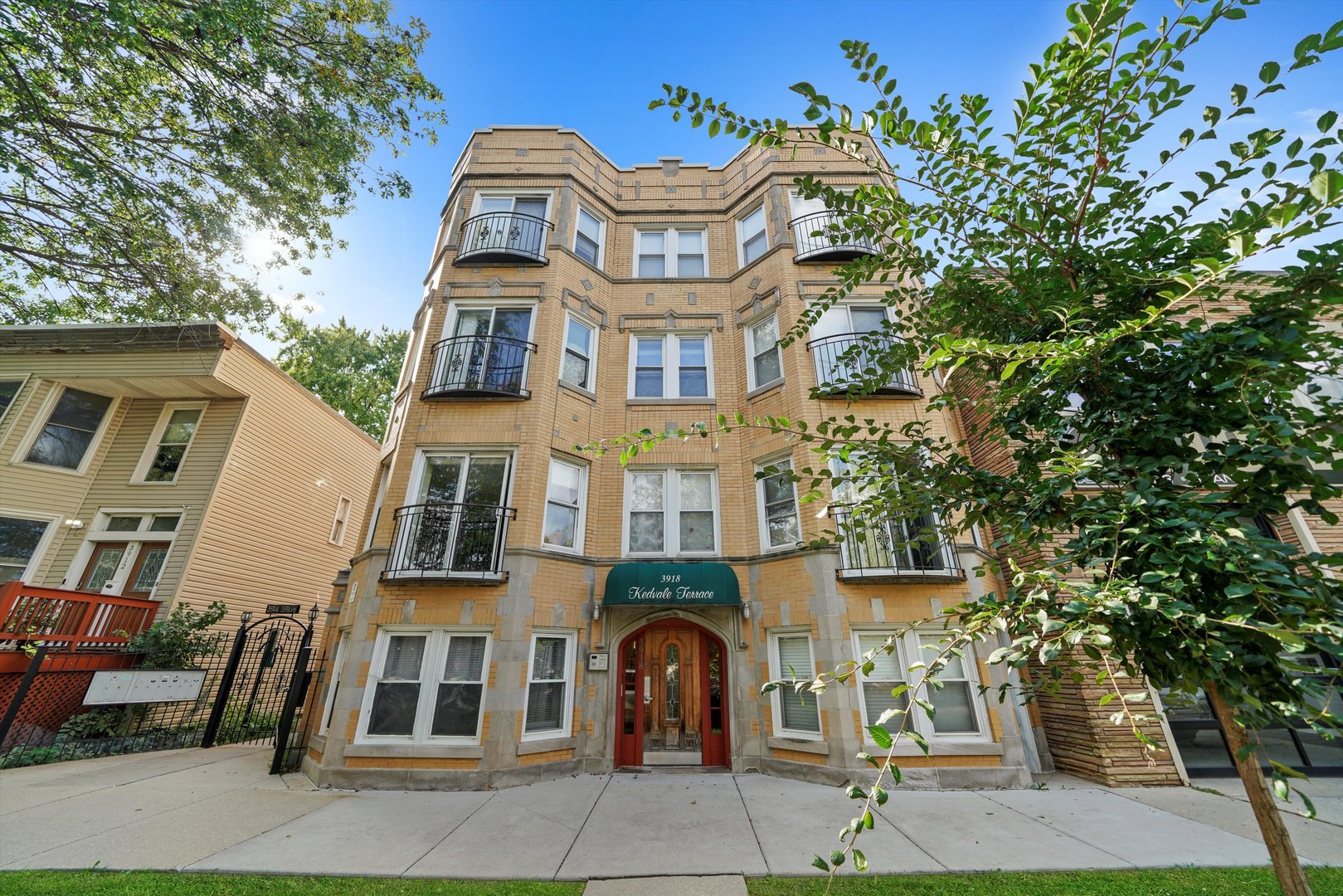 3918 N KEDVALE Avenue Unit: GS