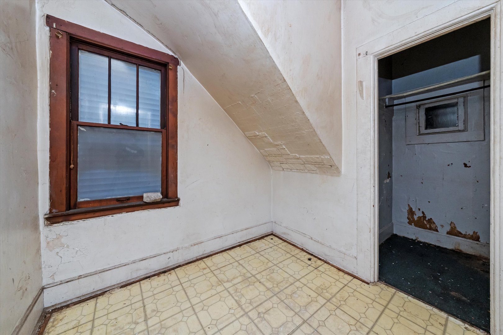 5042 S Laflin Street