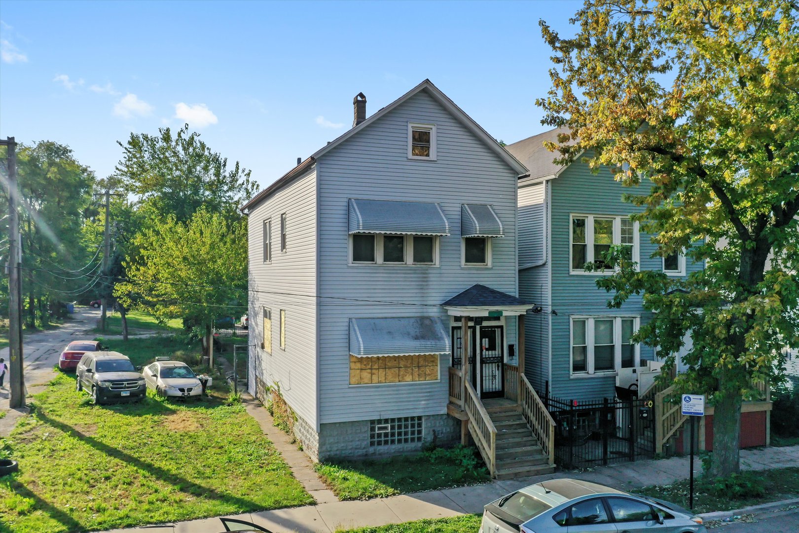 5042 S Laflin Street