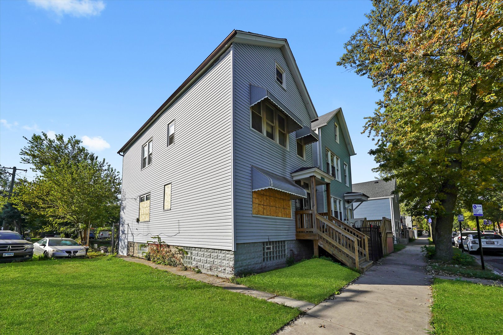 5042 S Laflin Street