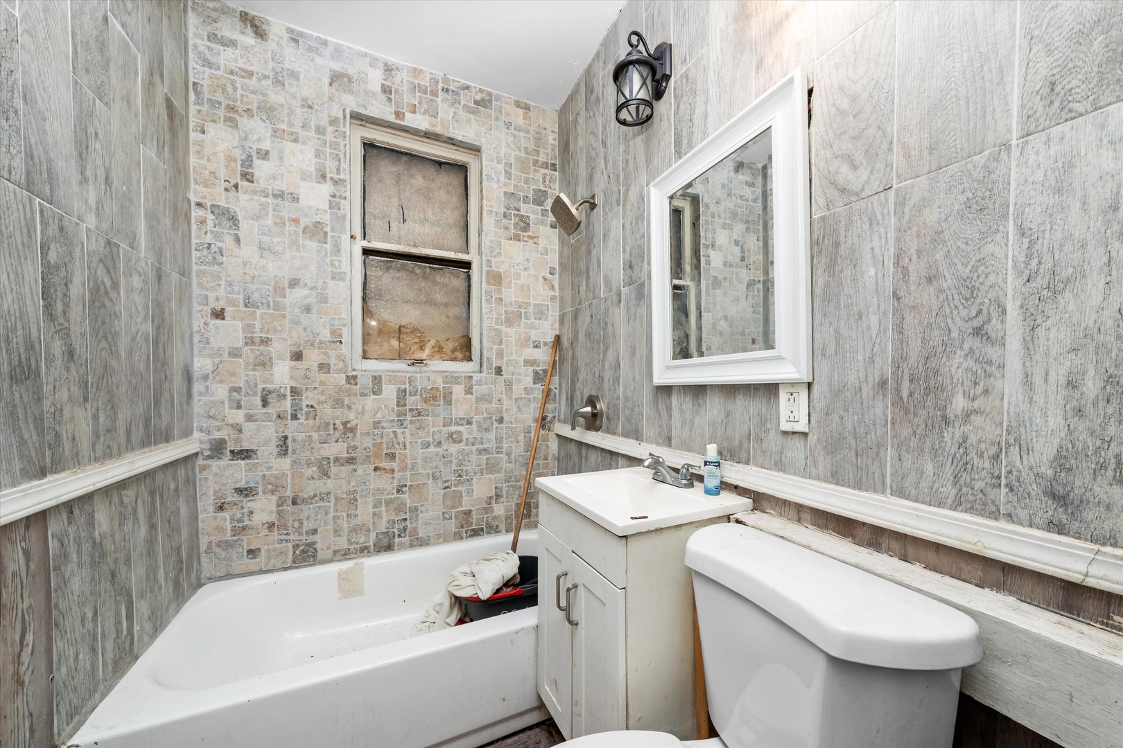 5042 S Laflin Street