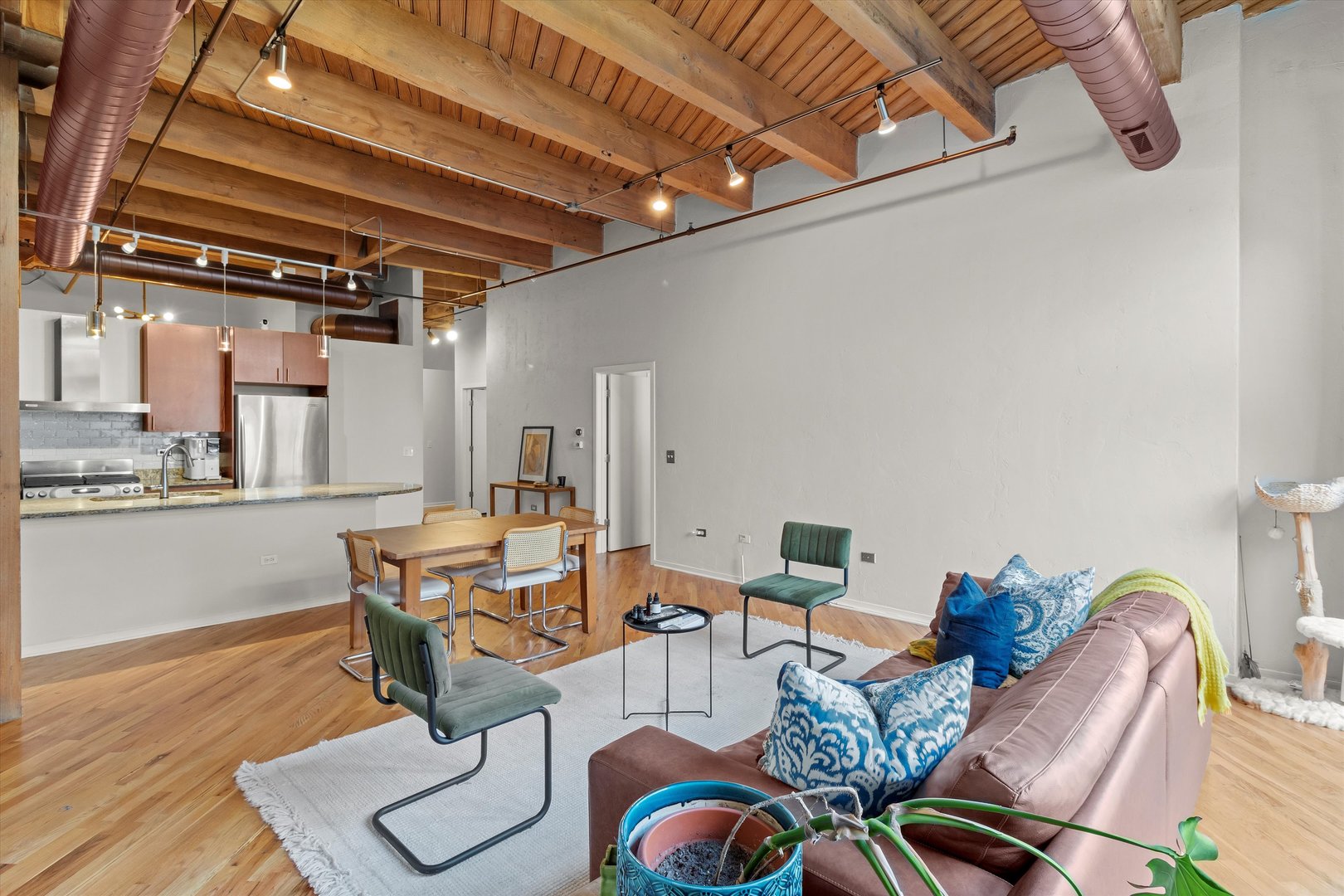 1040 W Adams Street Unit: 427