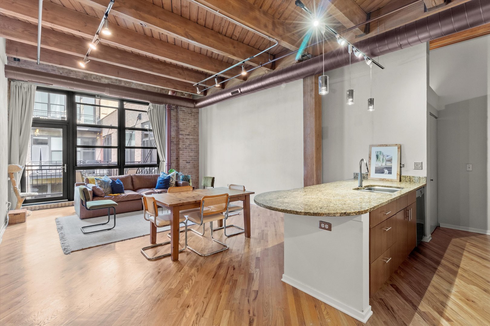 1040 W Adams Street Unit: 427