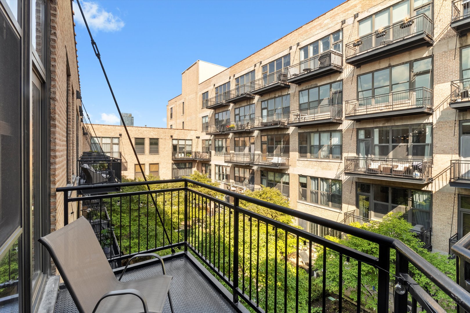 1040 W Adams Street Unit: 427