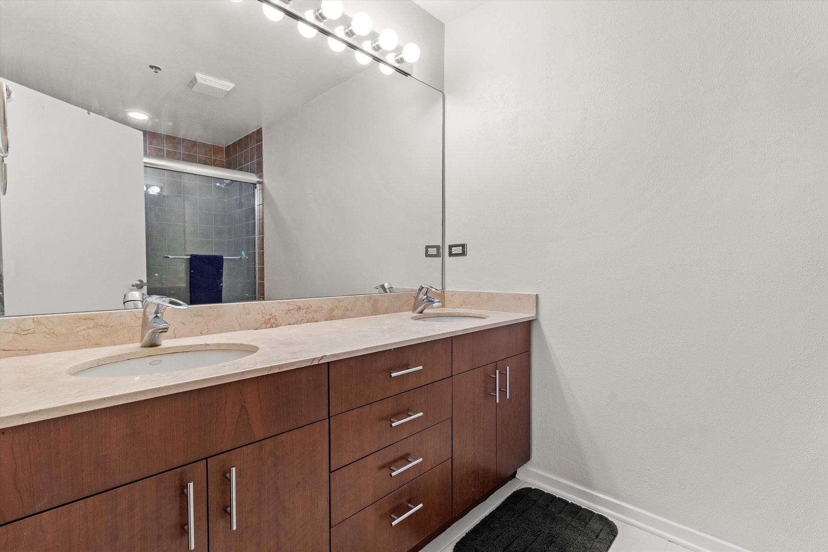 1040 W Adams Street Unit: 427