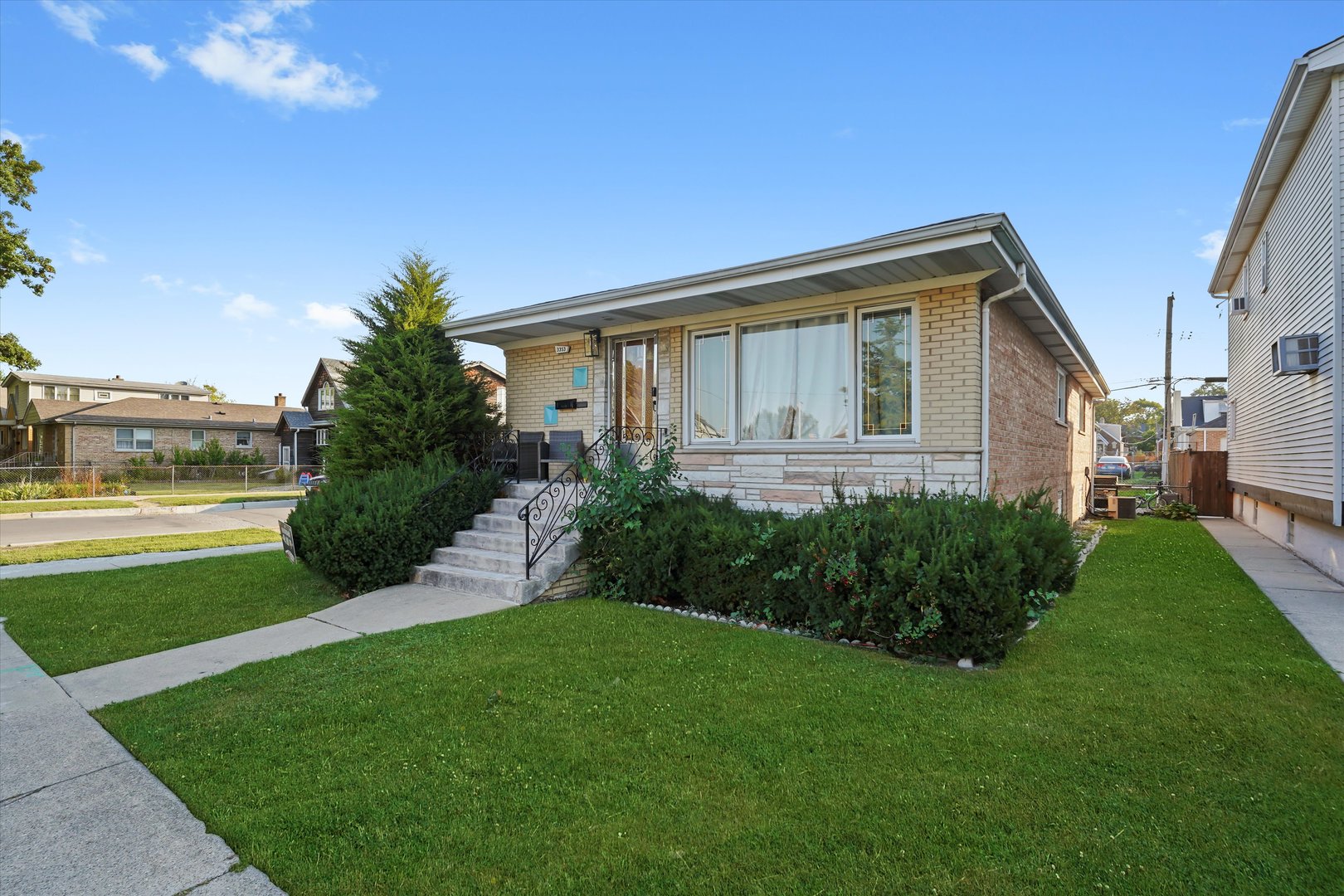 3353 N Ozanam Avenue Unit: G