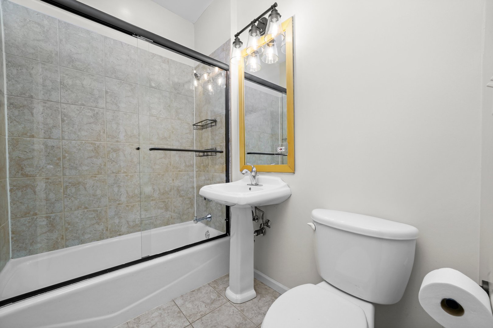 1432 W Erie Street Unit: 3R