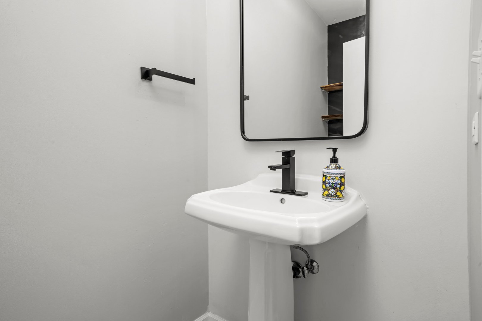 1432 W Erie Street Unit: 3R