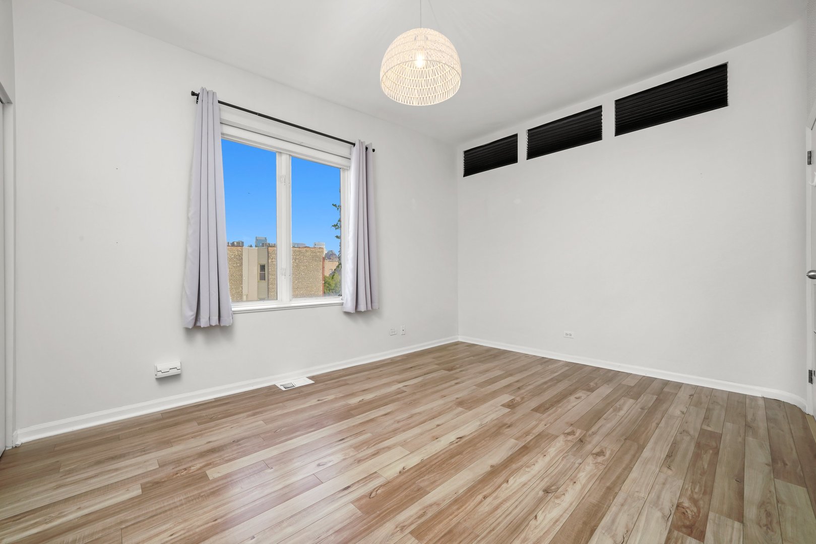 1432 W Erie Street Unit: 3R